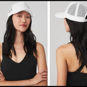 Alo yoga trucker hat in white